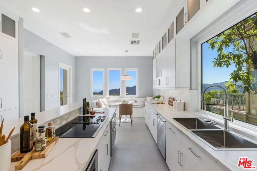 16610 Calle Brittany Pacific Palisades, CA 90272