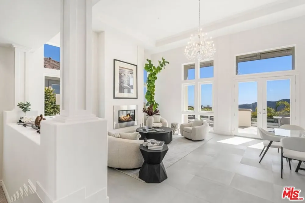 16610 Calle Brittany Pacific Palisades, CA 90272