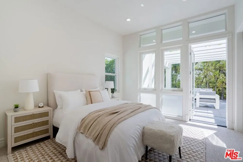 16610 Calle Brittany Pacific Palisades, CA 90272