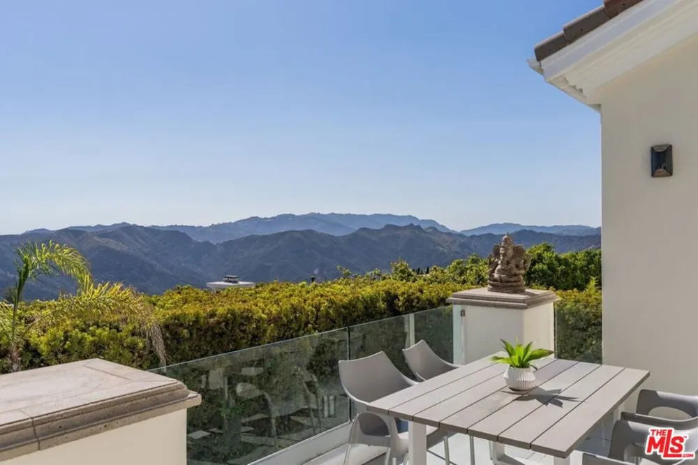 16610 Calle Brittany Pacific Palisades, CA 90272