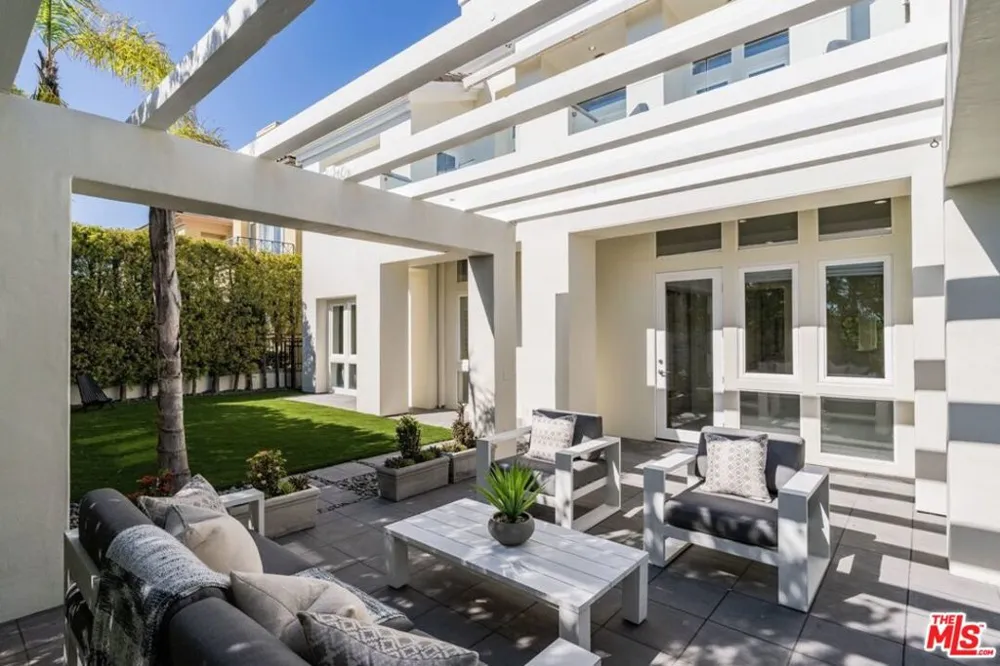 16610 Calle Brittany Pacific Palisades, CA 90272