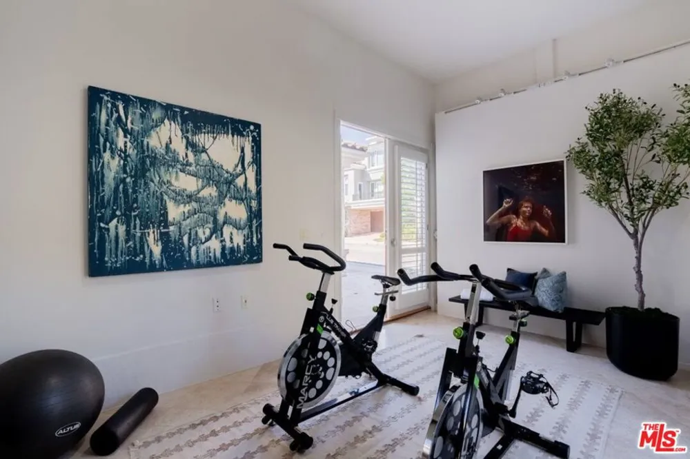 16610 Calle Brittany Pacific Palisades, CA 90272
