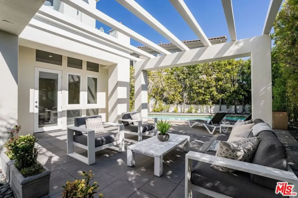 16610 Calle Brittany Pacific Palisades, CA 90272