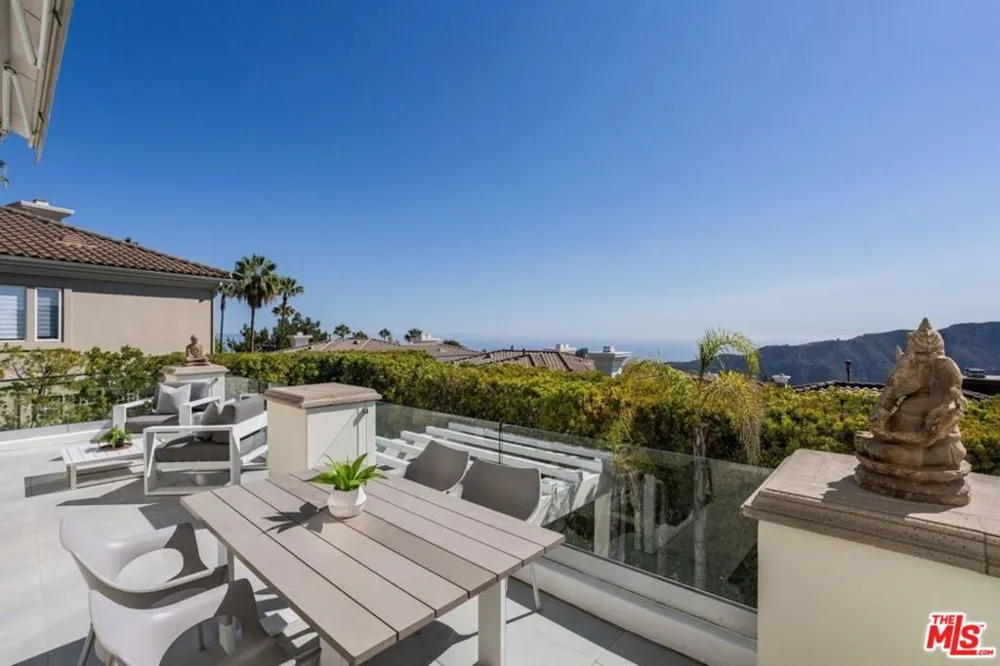 16610 Calle Brittany Pacific Palisades, CA 90272