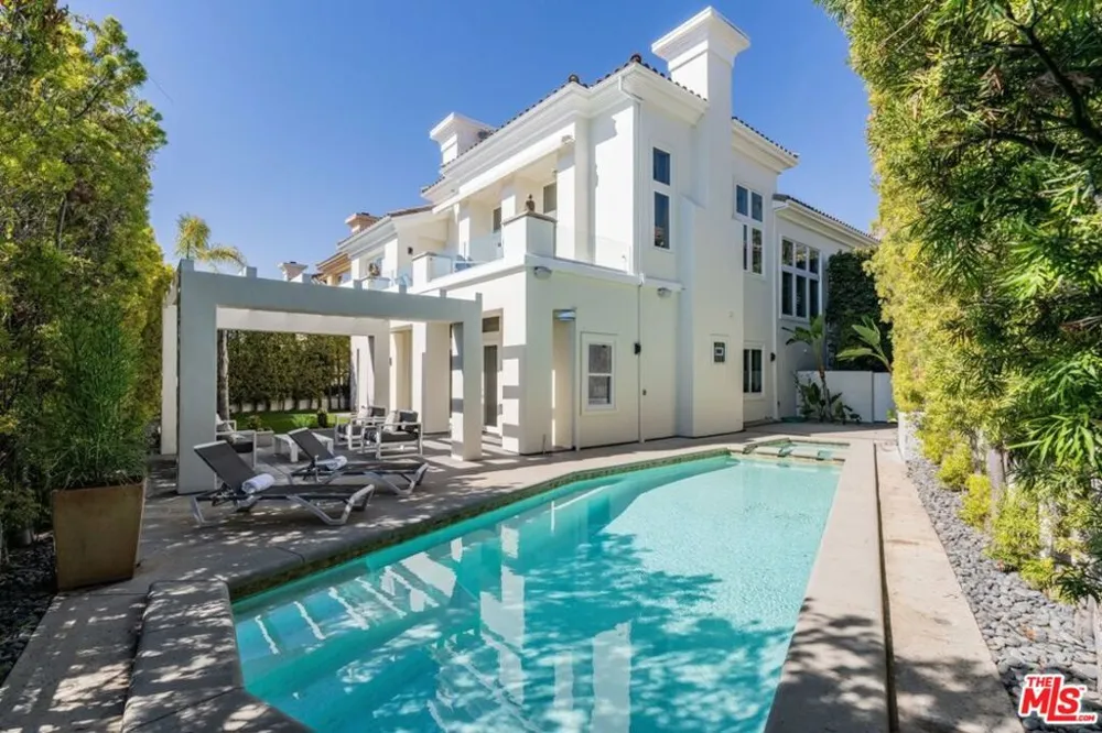 16610 Calle Brittany Pacific Palisades, CA 90272