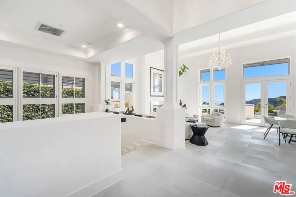 16610 Calle Brittany Pacific Palisades, CA 90272