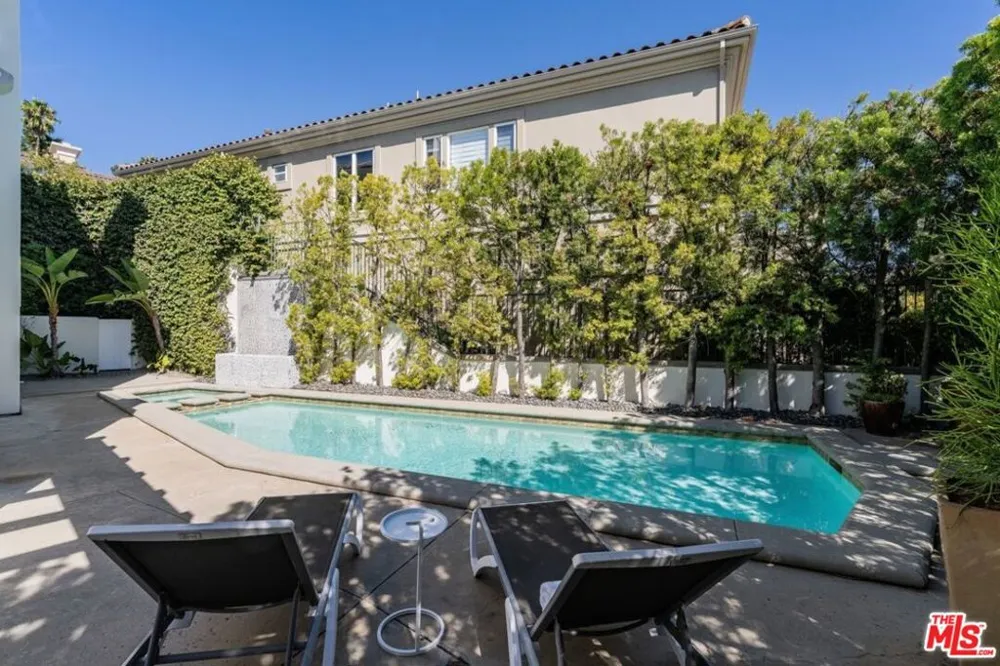 16610 Calle Brittany Pacific Palisades, CA 90272