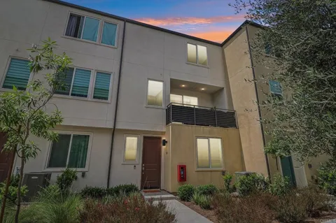 5471 Seacliff Place #84
