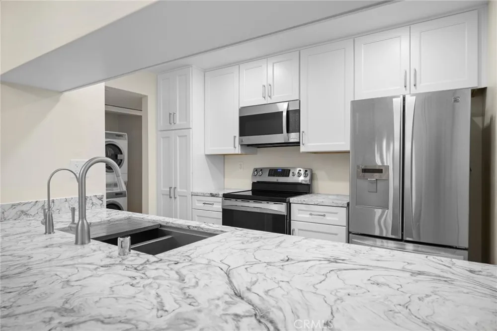 3481 Stancrest Drive #123 Glendale, CA 91208