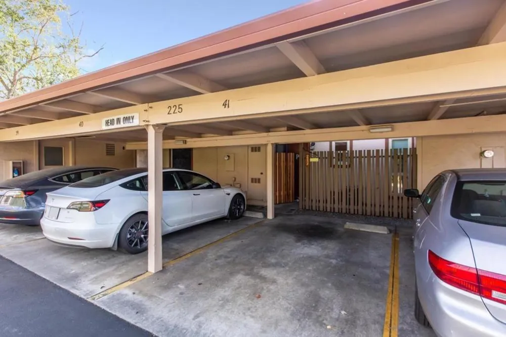 225 Red Oak Drive Sunnyvale, CA 94086