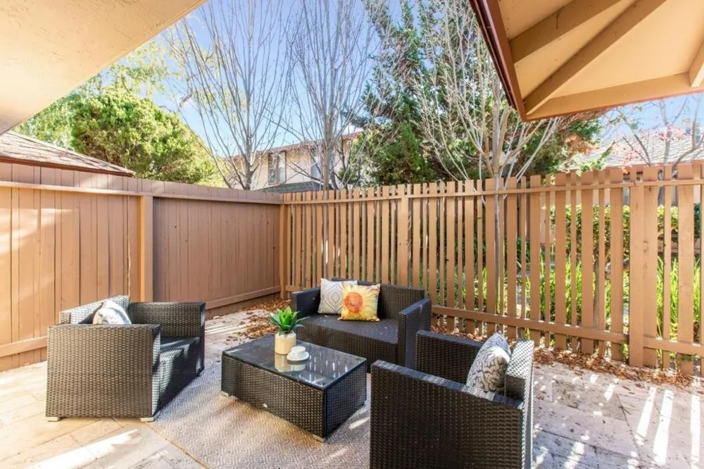 225 Red Oak Drive Sunnyvale, CA 94086