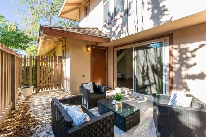 225 Red Oak Drive Sunnyvale, CA 94086