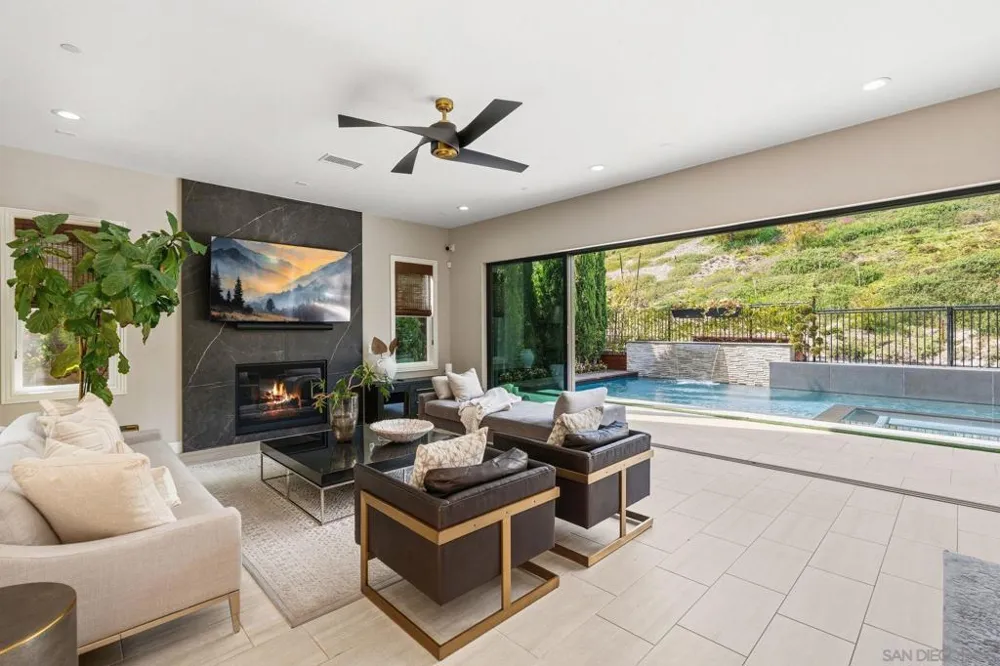 4720 Borden Carlsbad, CA 92010