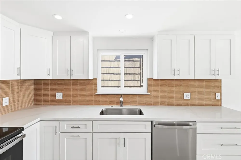 3010 W Oceanfront #Upper "B" Newport Beach, CA 92663