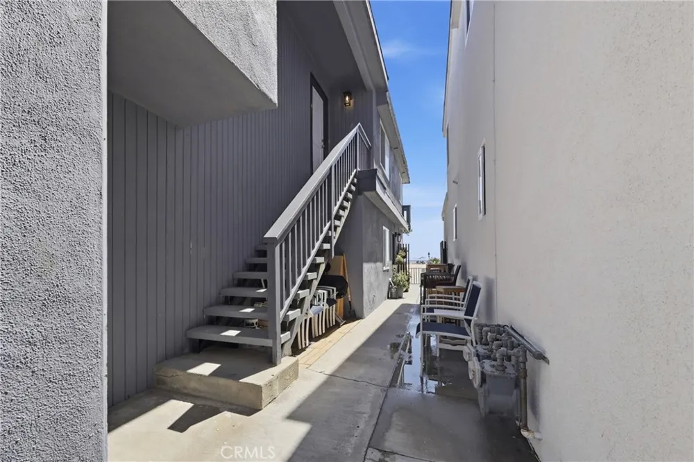 3010 W Oceanfront #Upper "B" Newport Beach, CA 92663