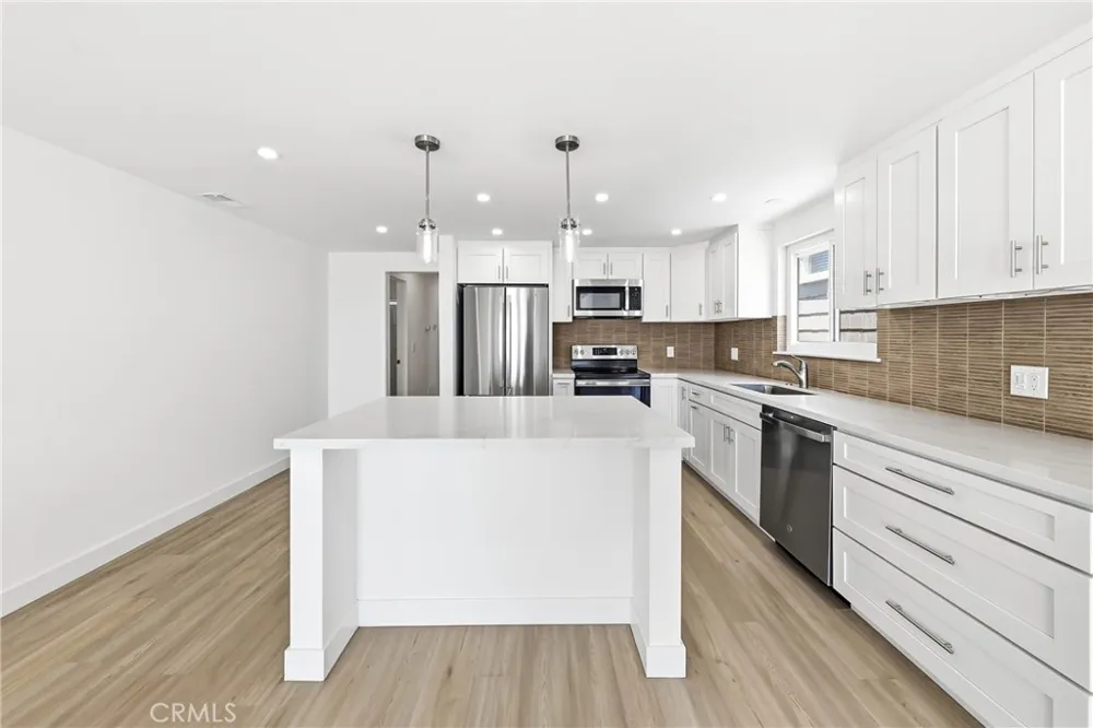 3010 W Oceanfront #Upper "B" Newport Beach, CA 92663