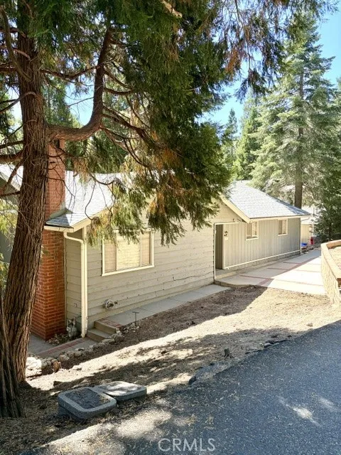 1163 Jungfrau Crestline, CA 92325