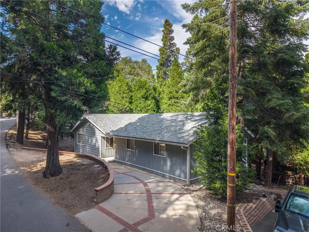 1163 Jungfrau Crestline, CA 92325
