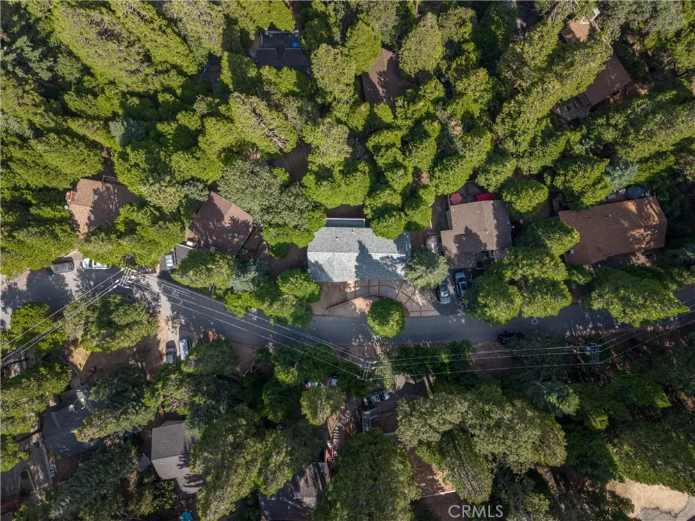 1163 Jungfrau Crestline, CA 92325