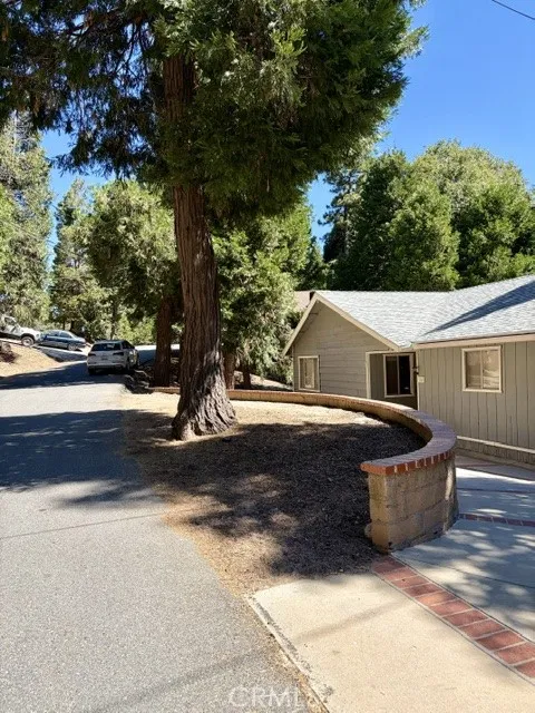 1163 Jungfrau Crestline, CA 92325