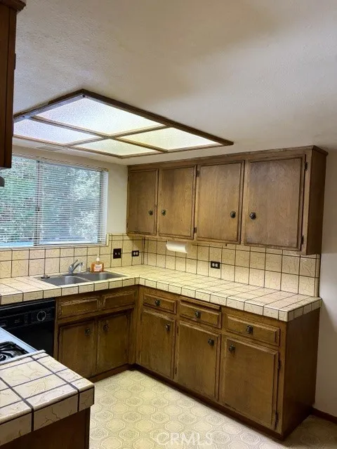 1163 Jungfrau Crestline, CA 92325