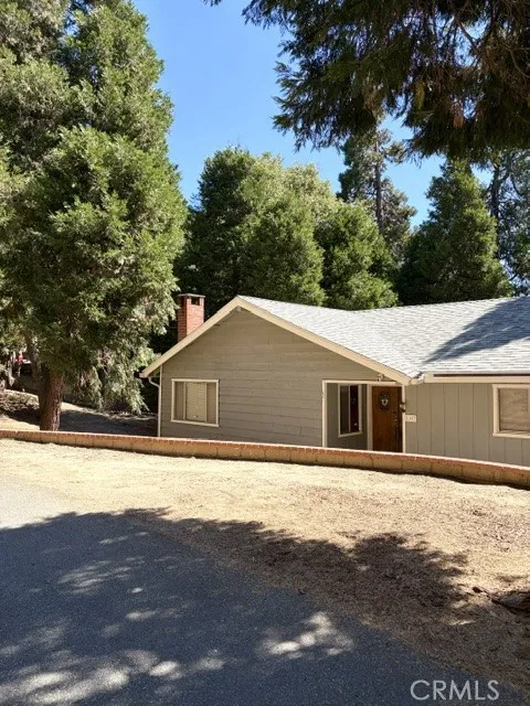 1163 Jungfrau Crestline, CA 92325