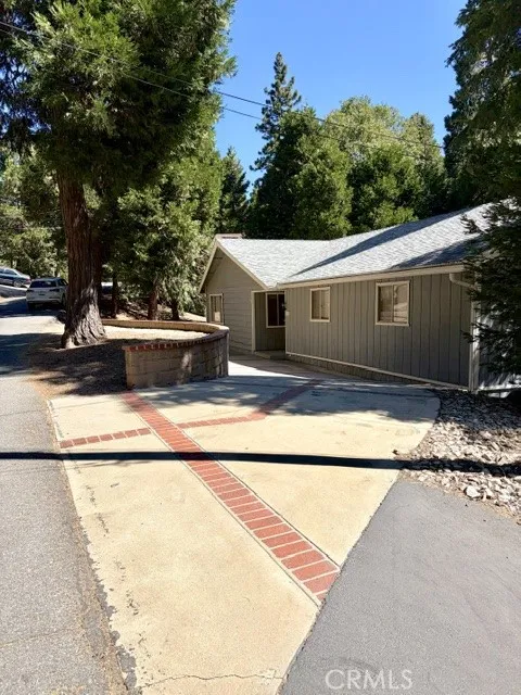 1163 Jungfrau Crestline, CA 92325