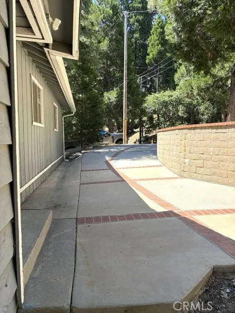 1163 Jungfrau Crestline, CA 92325