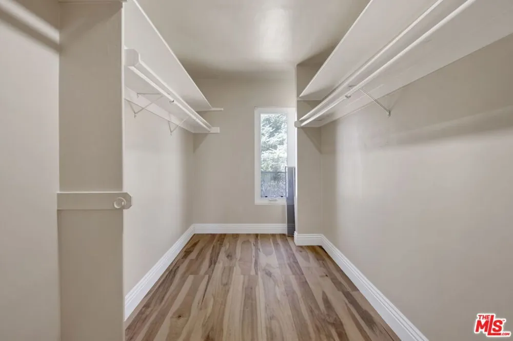 16608 Park Lane Circle Los Angeles, CA 90049