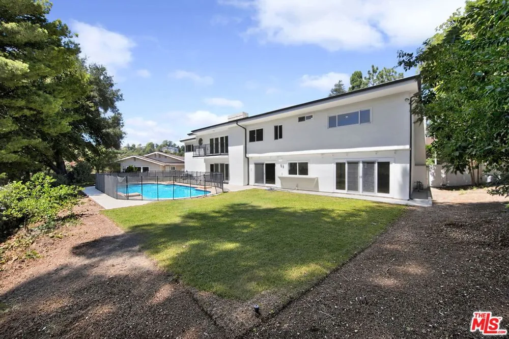 16608 Park Lane Circle Los Angeles, CA 90049