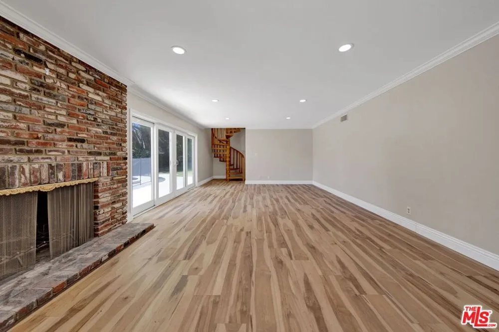 16608 Park Lane Circle Los Angeles, CA 90049