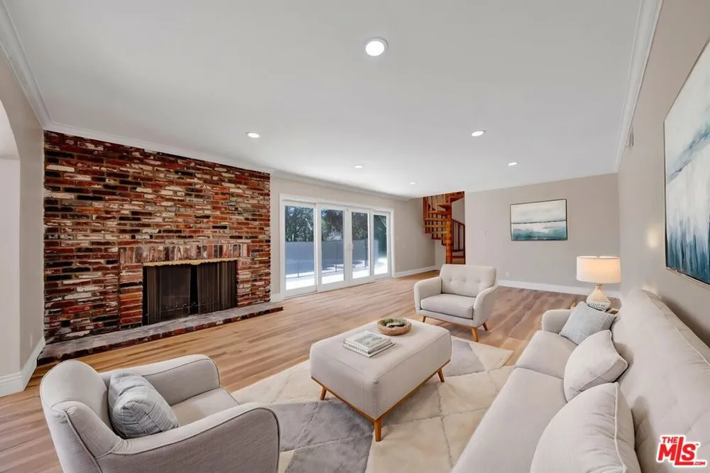 16608 Park Lane Circle Los Angeles, CA 90049