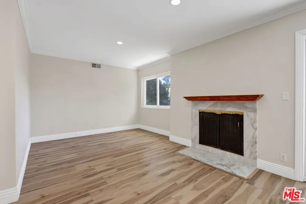 16608 Park Lane Circle Los Angeles, CA 90049