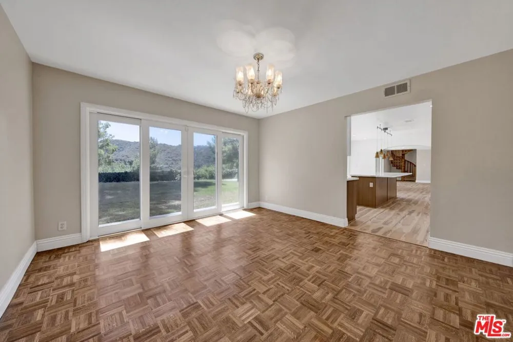 16608 Park Lane Circle Los Angeles, CA 90049