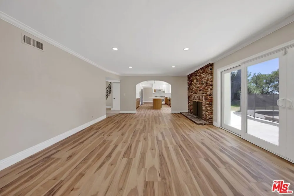 16608 Park Lane Circle Los Angeles, CA 90049