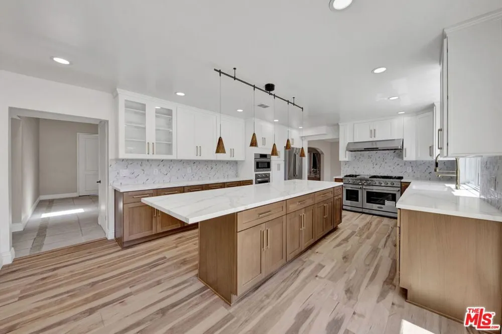 16608 Park Lane Circle Los Angeles, CA 90049