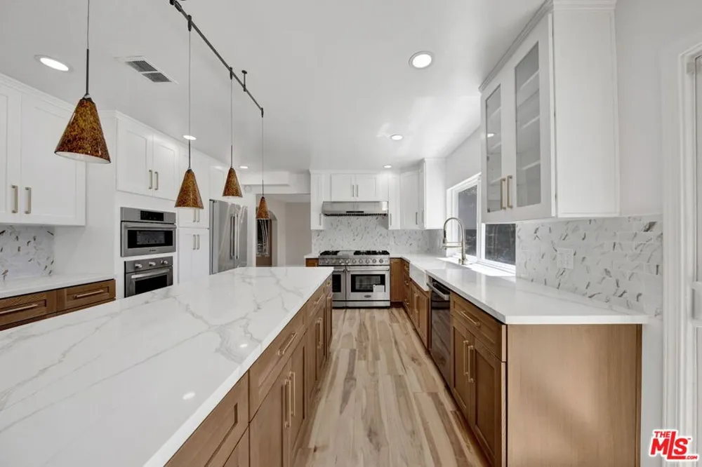16608 Park Lane Circle Los Angeles, CA 90049