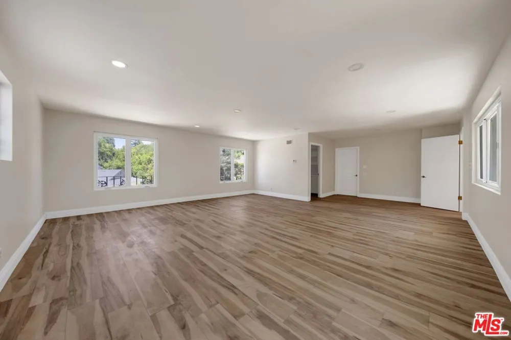 16608 Park Lane Circle Los Angeles, CA 90049