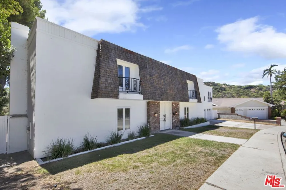 16608 Park Lane Circle Los Angeles, CA 90049