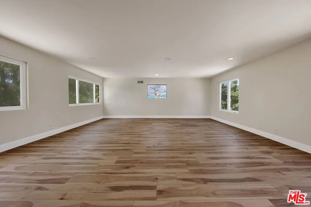 16608 Park Lane Circle Los Angeles, CA 90049