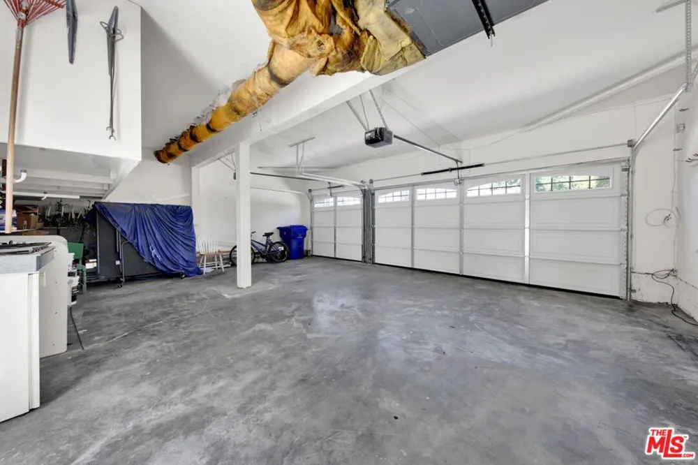 16608 Park Lane Circle Los Angeles, CA 90049