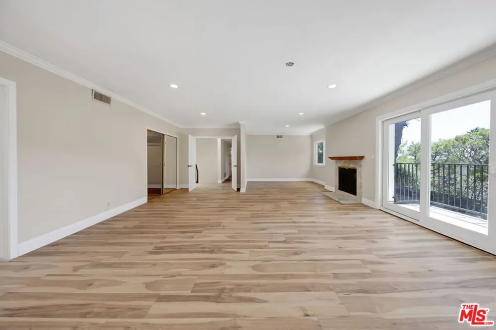 16608 Park Lane Circle Los Angeles, CA 90049