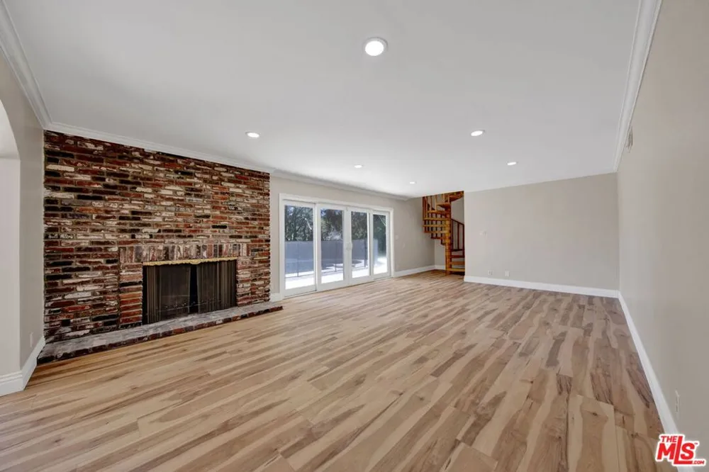 16608 Park Lane Circle Los Angeles, CA 90049