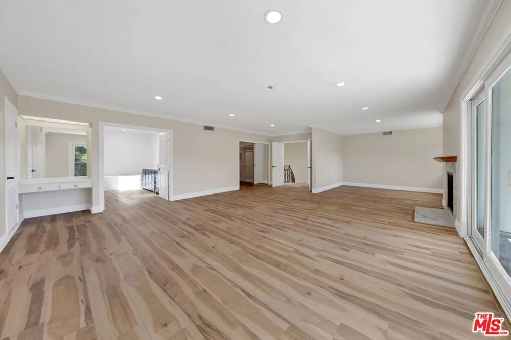 16608 Park Lane Circle Los Angeles, CA 90049