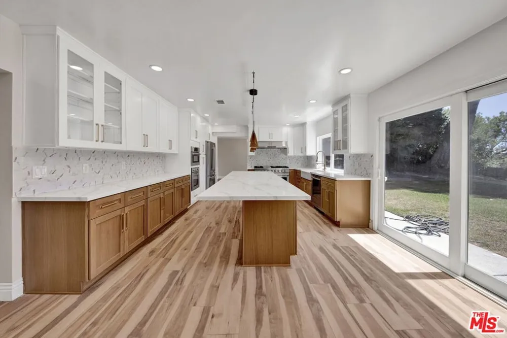 16608 Park Lane Circle Los Angeles, CA 90049