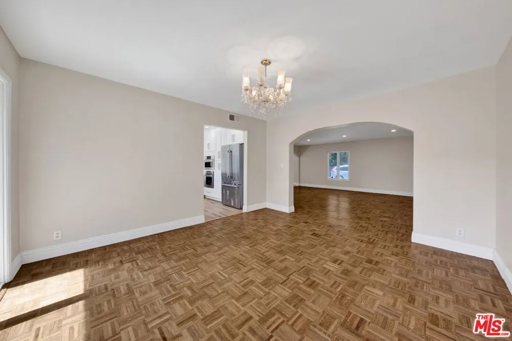 16608 Park Lane Circle Los Angeles, CA 90049