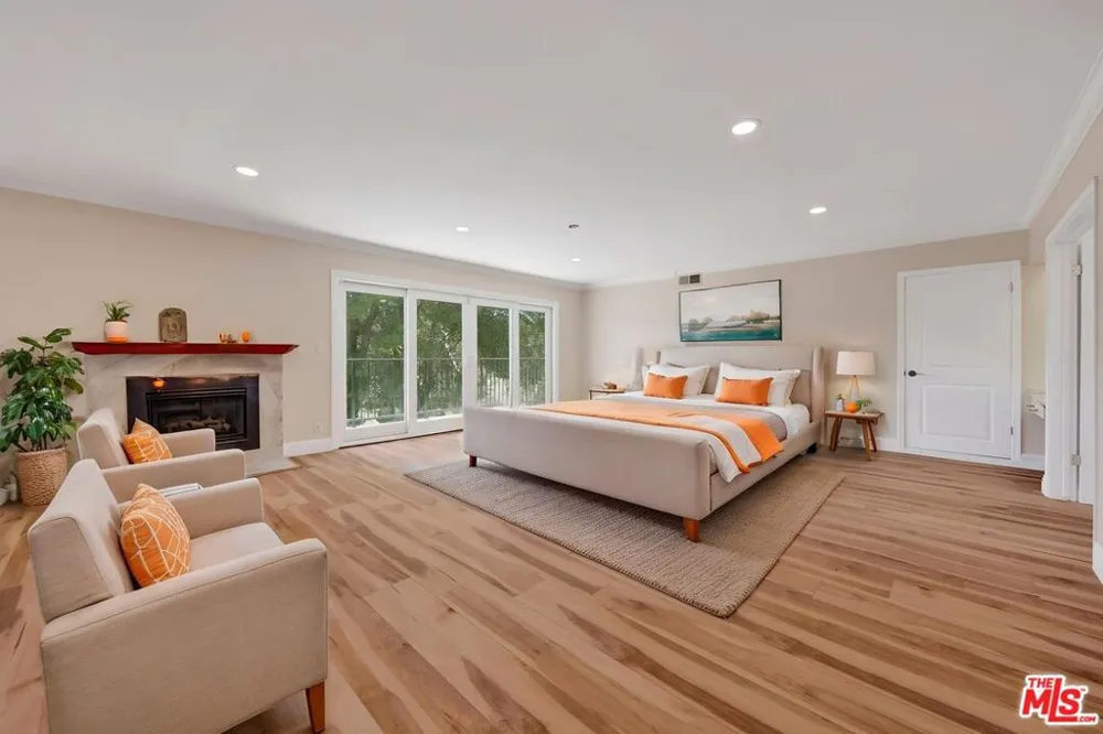 16608 Park Lane Circle Los Angeles, CA 90049