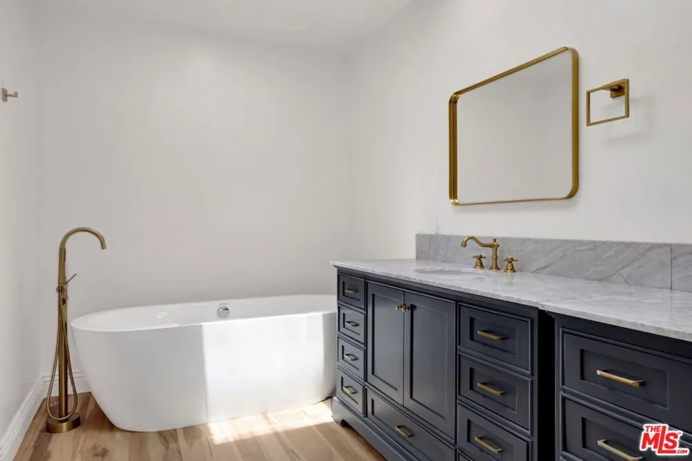 16608 Park Lane Circle Los Angeles, CA 90049