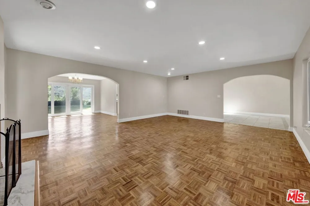16608 Park Lane Circle Los Angeles, CA 90049