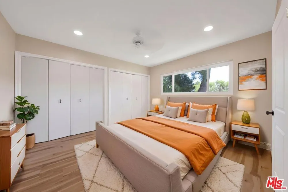 16608 Park Lane Circle Los Angeles, CA 90049